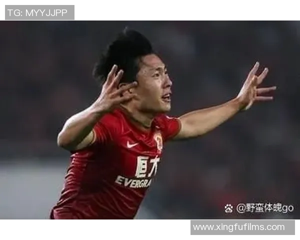 中国足球历史上签约的明星球员盘点与影响分析
