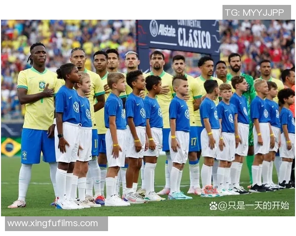 足球明星亲密瞬间高清图片展现运动员之间的友谊与团队精神