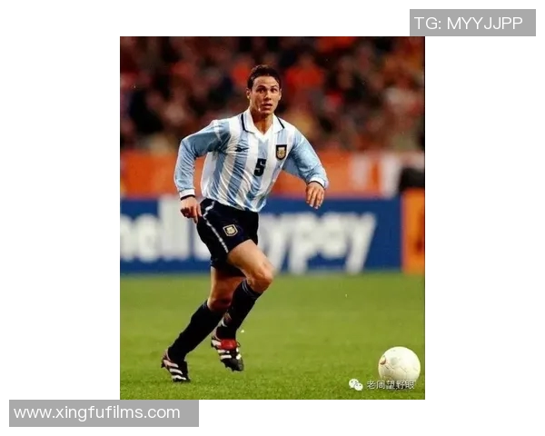 足球明星情人节浪漫之夜球场与爱侣的甜蜜交汇